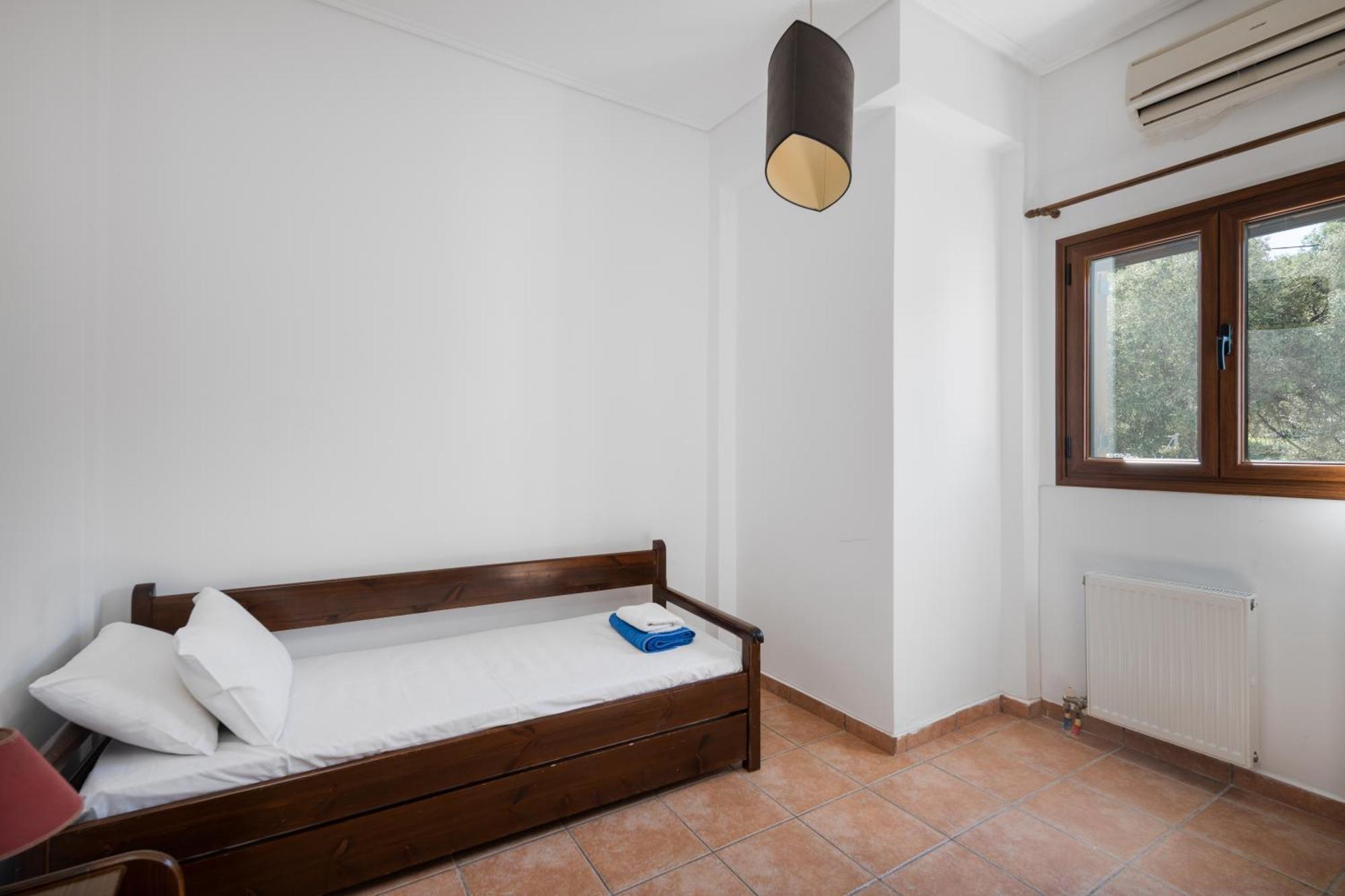 Villa Saronida Bagian luar foto