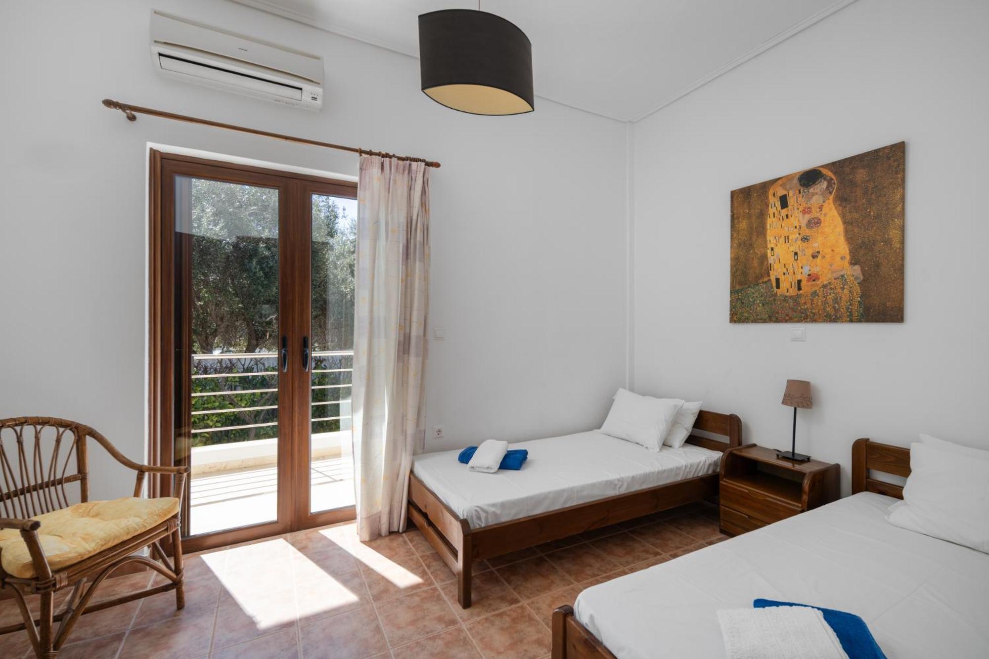 Villa Saronida Bagian luar foto