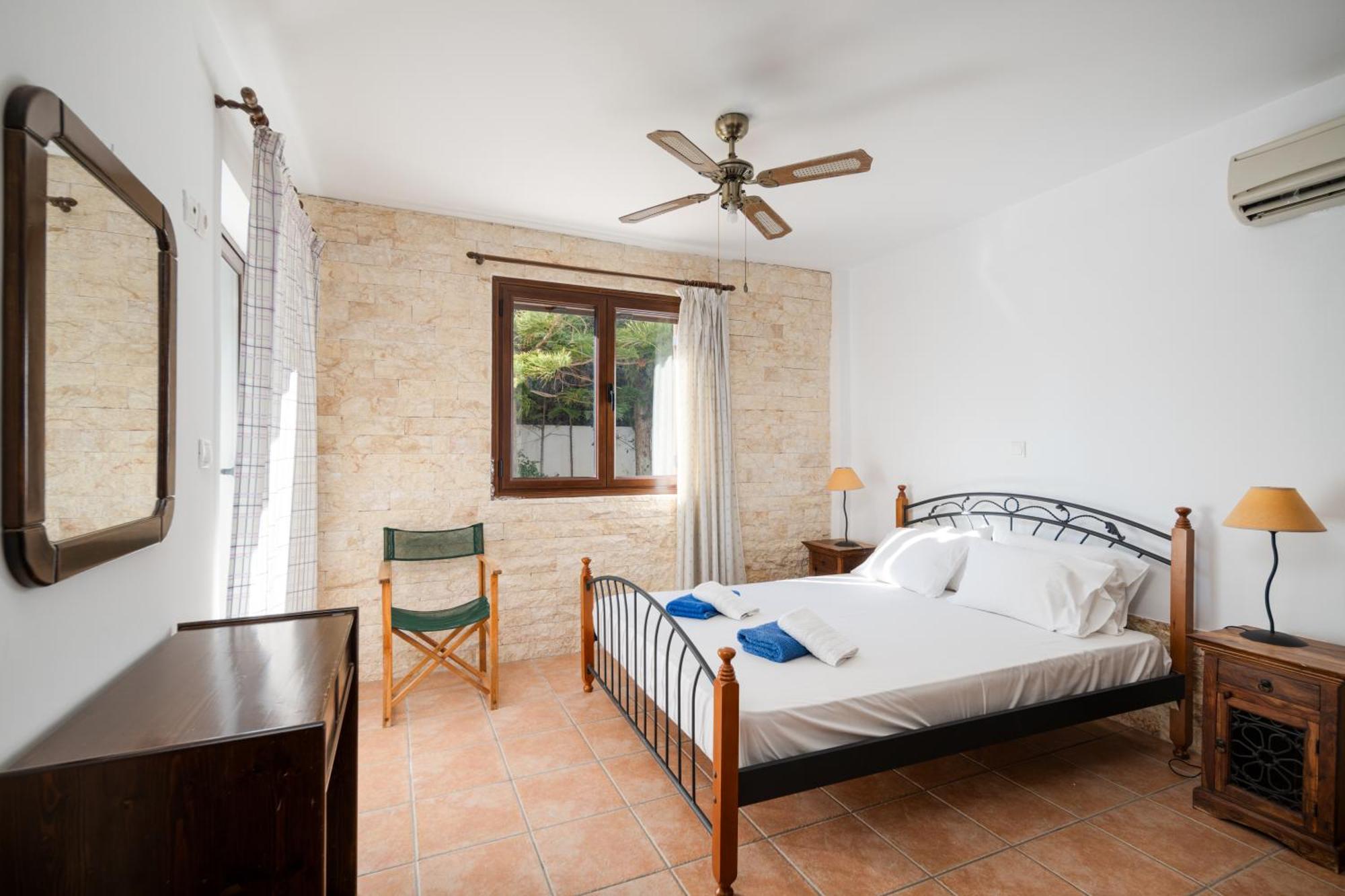 Villa Saronida Bagian luar foto