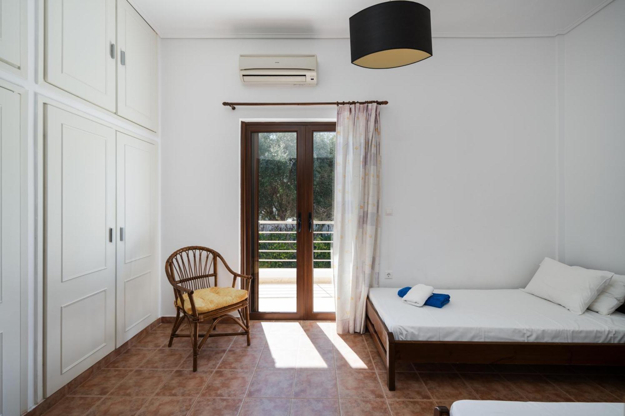 Villa Saronida Bagian luar foto
