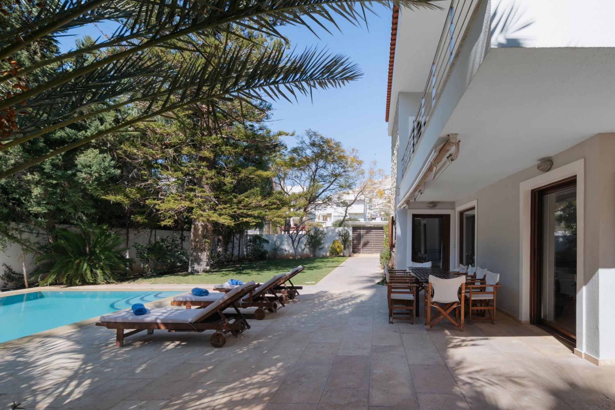 Villa Saronida Bagian luar foto